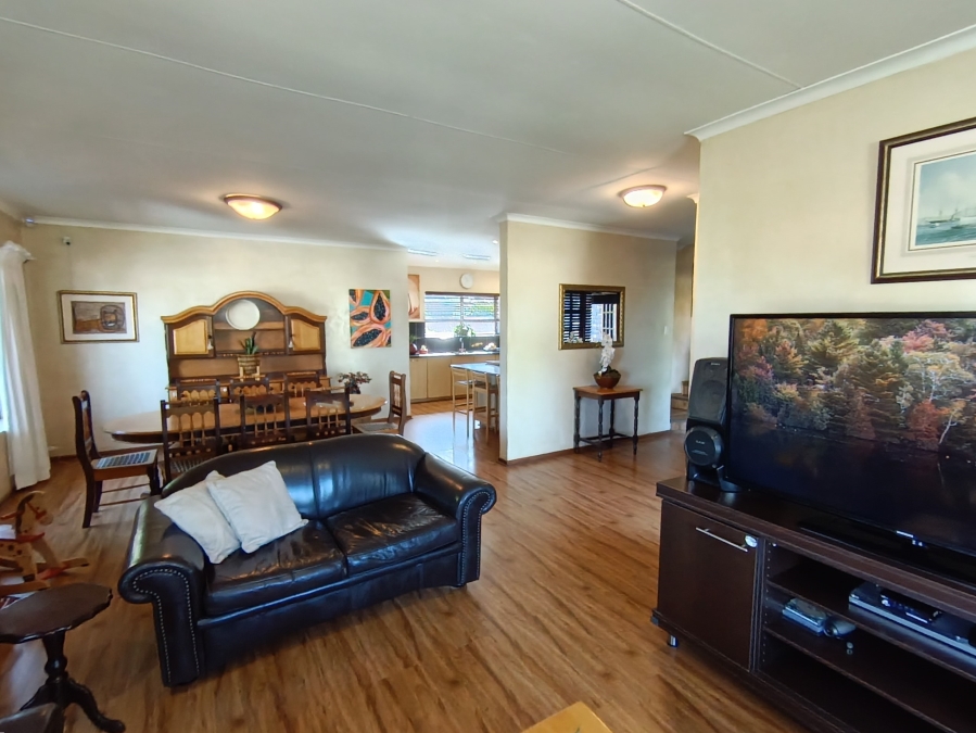 3 Bedroom Property for Sale in Wavecrest Eastern Cape